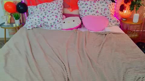 Snapshot of ameliwhitey chatting on 10/25/25, 01:18 ameliwhitey online show from 10/25/25, 01:18