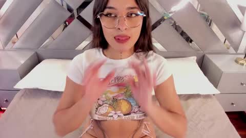 Snapshot of amelli_colette chatting on 10/02/25, 01:07 amelli_colette online show from 10/02/25, 01:07