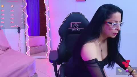 Snapshot of amely_tay chatting on 10/20/25, 11:32 AMELY online show from 10/20/25, 11:32
