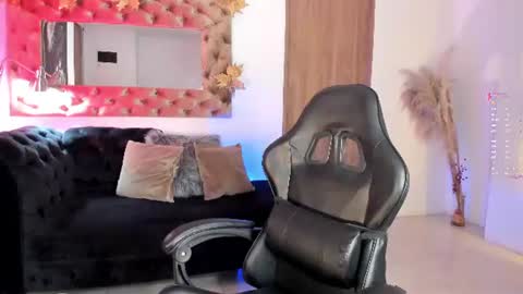 Snapshot of amelyamann chatting on 06/19/26, 01:15 online show from 06/19/26, 01:15