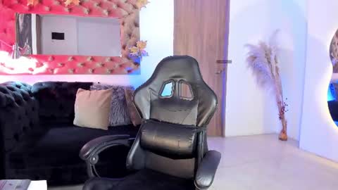 Snapshot of amelyamann chatting on 06/20/26, 12:19 online show from 06/20/26, 12:19