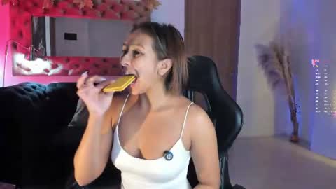 Snapshot of amelyamann chatting on 06/22/26, 12:46 online show from 06/22/26, 12:46