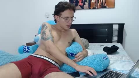 Snapshot of americanbig_dick chatting on 12/17/24, 08:54 Lucian online show from 12/17/24, 08:54