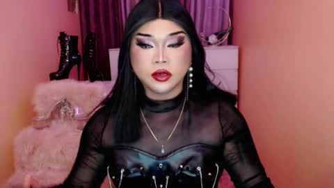 Queen Mireska online show from 10/04/25, 12:47