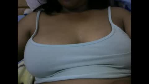 Snapshot of amichouu chatting on 11/28/25, 10:45 amichouu online show from 11/28/25, 10:45