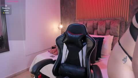 Amiee online show from 04/19/26, 02:27