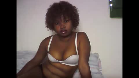 amielle_01 online show from 04/22/26, 10:50