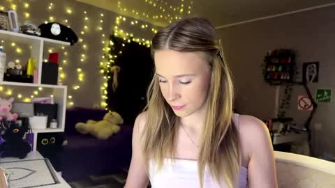 Snapshot of amily_sunray chatting on 03/02/26, 01:51 Amily online show from 03/02/26, 01:51