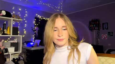 Amily online show from 04/16/26, 09:39