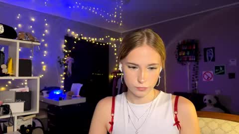 Amily online show from 04/18/26, 02:43