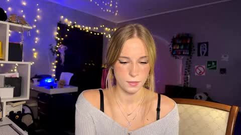 Amily online show from 04/19/26, 02:38