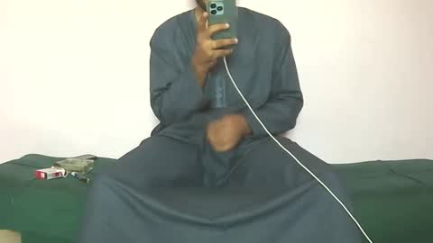 Snapshot of amir_elaraby chatting on 10/02/25, 07:04 Amir online show from 10/02/25, 07:04