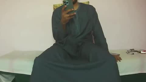 Snapshot of amir_elaraby chatting on 10/21/25, 03:02 Amir online show from 10/21/25, 03:02