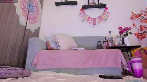 Snapshot of amiracupcake chatting on 09/17/25, 09:49 AMIIRA online show from 09/17/25, 09:49