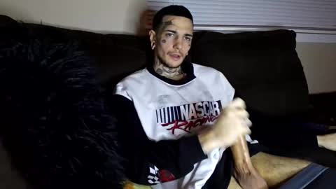 Snapshot of amiri_sweater chatting on 03/05/25, 03:51 amiri_sweater online show from 03/05/25, 03:51