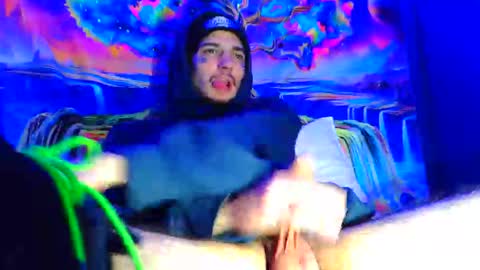 Snapshot of amiri_sweater chatting on 12/16/25, 11:15 amiri_sweater online show from 12/16/25, 11:15