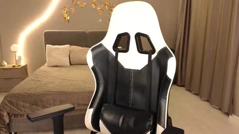 Ammy  dont forget to thumbs up me  online show from 12/15/25, 03:55