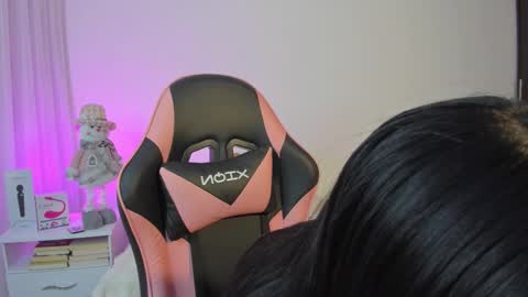 Snapshot of ammy_rodriguez_ chatting on 12/14/25, 02:17 Ammy online show from 12/14/25, 02:17