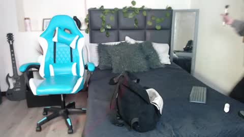 Amnesia online show from 09/26/25, 01:04