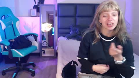 Amnesia online show from 11/11/25, 01:00