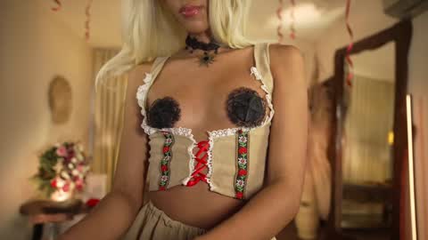 Snapshot of amnie_ chatting on 10/01/25, 09:54 RETURN 30TH 100 explicit on online show from 10/01/25, 09:54