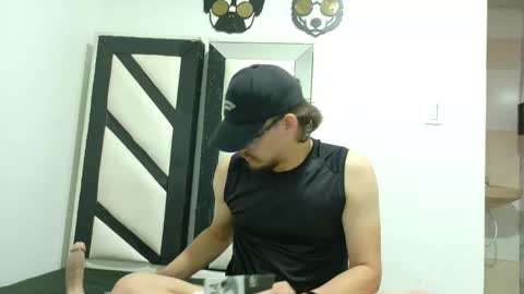 Snapshot of amo_rodrid chatting on 10/17/25, 10:01 Josue AMo online show from 10/17/25, 10:01