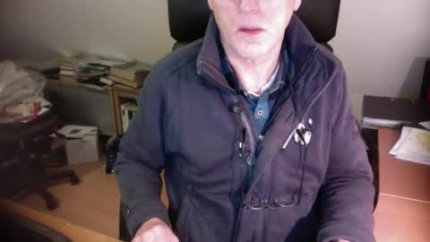 Snapshot of amor2200 chatting on 12/24/24, 03:26 Amor2200 online show from 12/24/24, 03:26