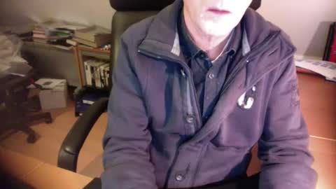 Snapshot of amor2200 chatting on 01/03/25, 04:27 Amor2200 online show from 01/03/25, 04:27