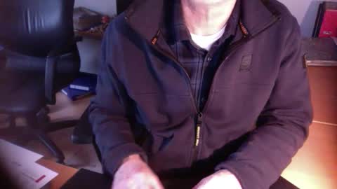 Snapshot of amor2200 chatting on 02/12/25, 03:27 Amor2200 online show from 02/12/25, 03:27