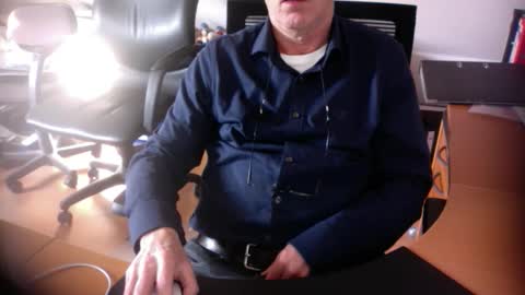 Snapshot of amor2200 chatting on 03/10/25, 09:21 Amor2200 online show from 03/10/25, 09:21