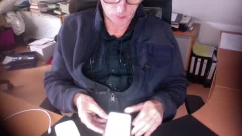 Snapshot of amor2200 chatting on 09/15/25, 05:13 Amor2200 online show from 09/15/25, 05:13