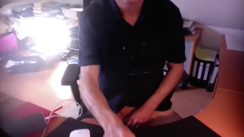 Snapshot of amor2200 chatting on 09/26/25, 09:02 Amor2200 online show from 09/26/25, 09:02