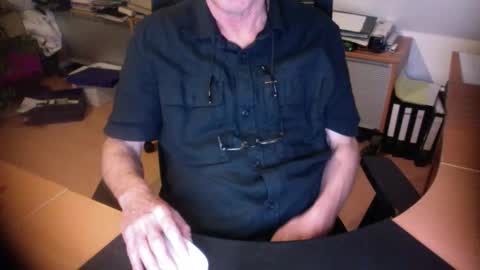 Snapshot of amor2200 chatting on 09/28/25, 06:13 Amor2200 online show from 09/28/25, 06:13