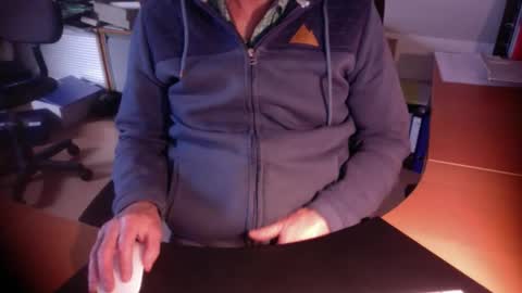 Snapshot of amor2200 chatting on 10/15/25, 07:41 Amor2200 online show from 10/15/25, 07:41