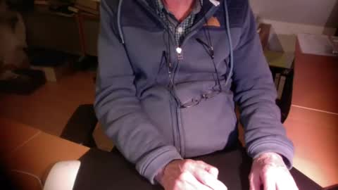 Snapshot of amor2200 chatting on 10/26/25, 07:20 Amor2200 online show from 10/26/25, 07:20