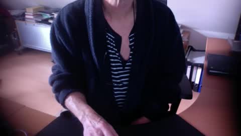 Amor2200 online show from 11/22/25, 10:47