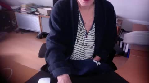 Amor2200 online show from 11/30/25, 12:20