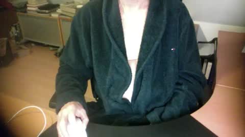 Snapshot of amor2200 chatting on 03/14/26, 11:21 Amor2200 online show from 03/14/26, 11:21