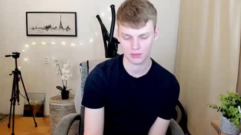 Snapshot of amor__boy chatting on 11/01/25, 05:04 Andrew Amor online show from 11/01/25, 05:04