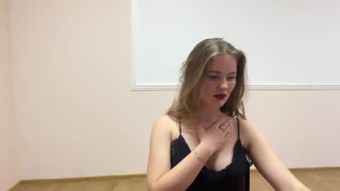 amorelle_ online show from 04/19/26, 12:54