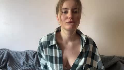 amorelle_ online show from 04/21/26, 10:10