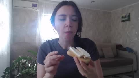 Snapshot of amoremeoww chatting on 11/04/25, 06:56 miss unforgettable online show from 11/04/25, 06:56