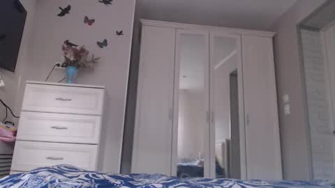 Snapshot of amoremeoww chatting on 11/17/25, 07:25 miss unforgettable online show from 11/17/25, 07:25