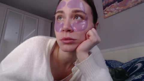 Snapshot of amoremeoww chatting on 12/17/25, 10:43 miss unforgettable online show from 12/17/25, 10:43