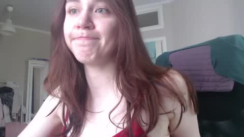 Snapshot of amoremeoww chatting on 05/19/26, 11:05 miss unforgettable online show from 05/19/26, 11:05