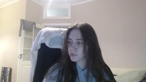 Snapshot of amoremeoww chatting on 06/17/26, 05:25 miss unforgettable online show from 06/17/26, 05:25