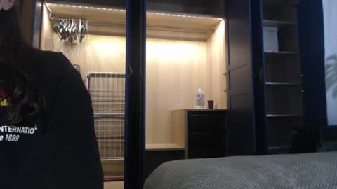 Snapshot of amoremeoww chatting on 06/27/26, 02:01 miss unforgettable online show from 06/27/26, 02:01