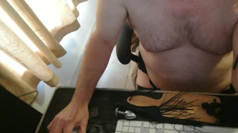 Snapshot of amslave4f chatting on 06/15/26, 05:15 amslave4f online show from 06/15/26, 05:15