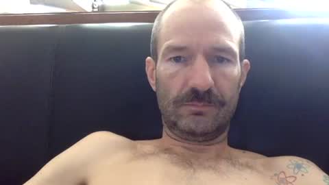 Snapshot of amued_mushroom chatting on 01/13/25, 09:52 Dan online show from 01/13/25, 09:52