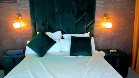 AmyGMT 2 Mon-Sun  0300am-0900am  online show from 12/02/24, 09:35